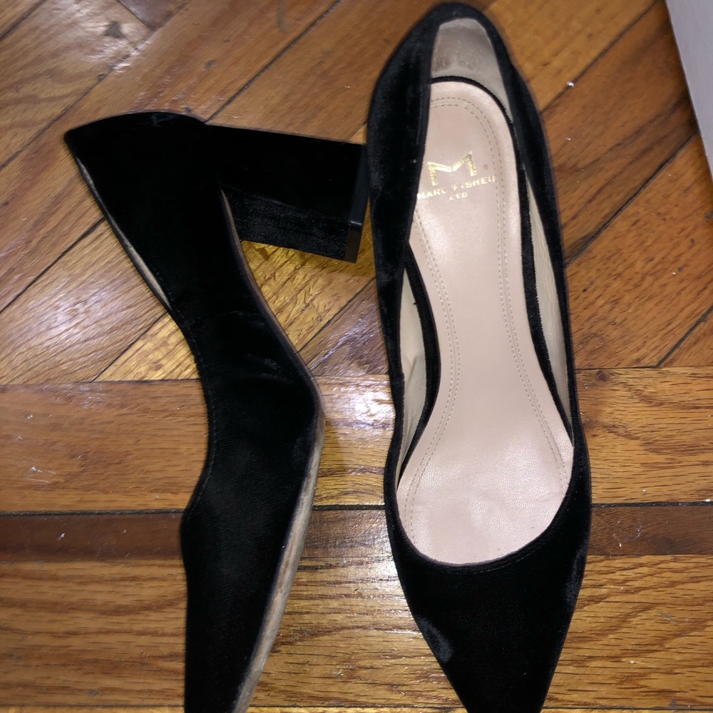 Marc Fisher blk velvet low heel size 6.5